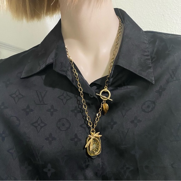 Unsigned Handmade Pressed Flower Resin Dragonfly Pendant Gold-tone Necklace - Picture 3 of 13